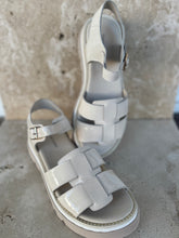 Simm - Django and Juliette