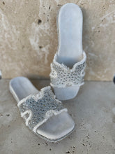 Yieras Fabric Slides - Django & Juliette